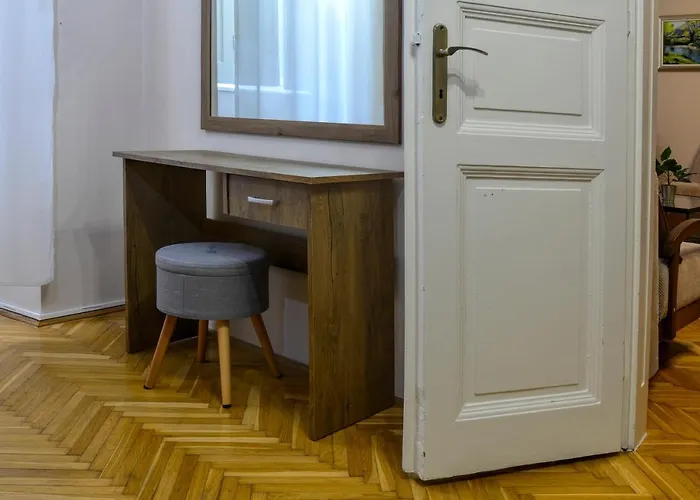 Demetrovics Udvarhaz *