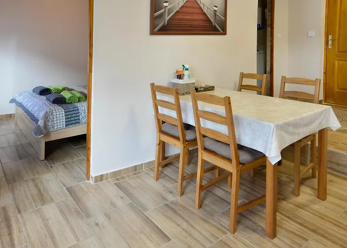 Demetrovics Udvarhaz Эгер