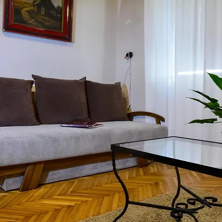 Apartman Demetrovics Udvarház *