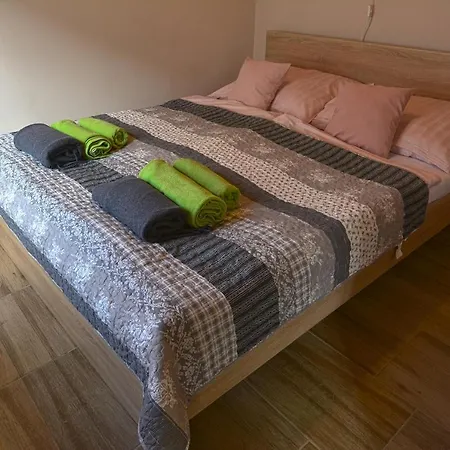 Demetrovics Udvarház *