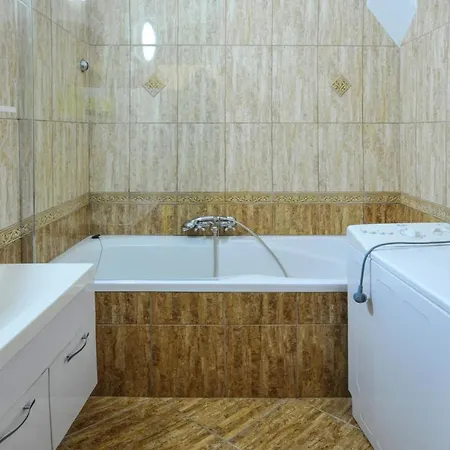 Demetrovics Udvarház Apartman *