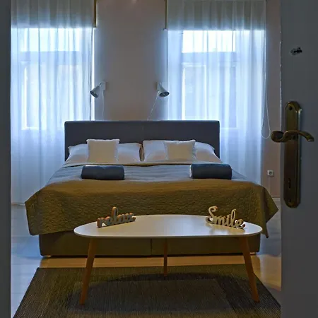 Demetrovics Udvarház Apartman *