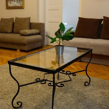 Demetrovics Udvarház Apartman