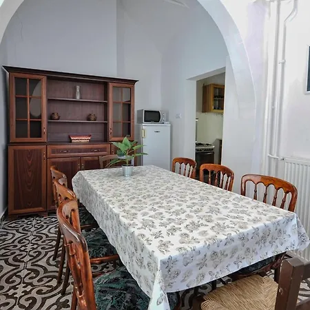 Demetrovics Udvarház *