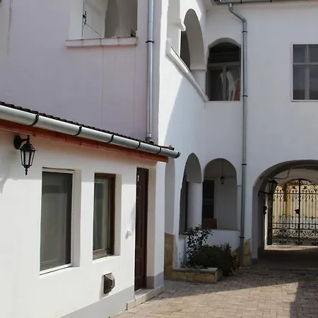 Demetrovics Udvarhaz Apartment *