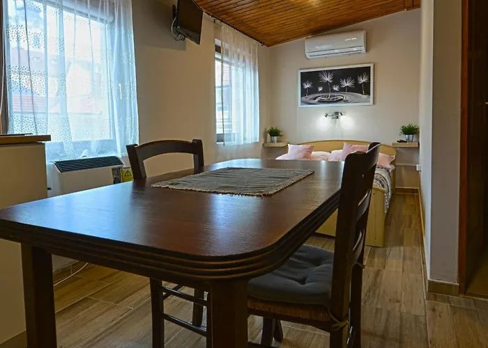 Demetrovics Udvarhaz