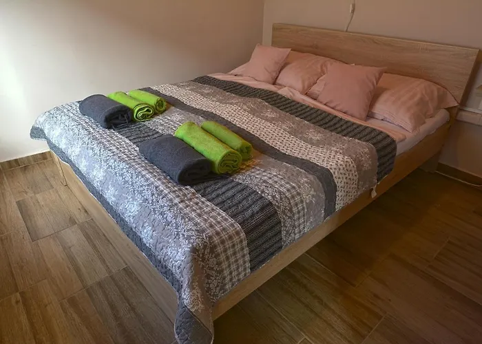 Demetrovics Udvarház *