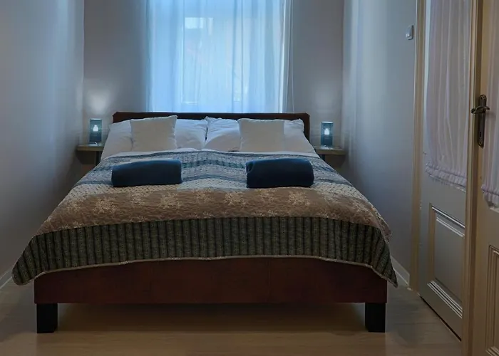 Demetrovics Udvarház *