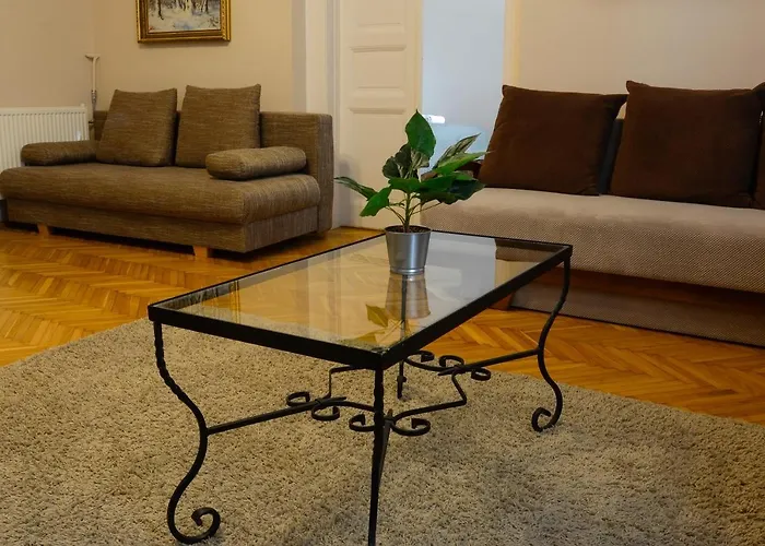 Demetrovics Udvarhaz Apartment