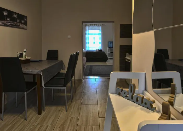 Demetrovics Udvarház *