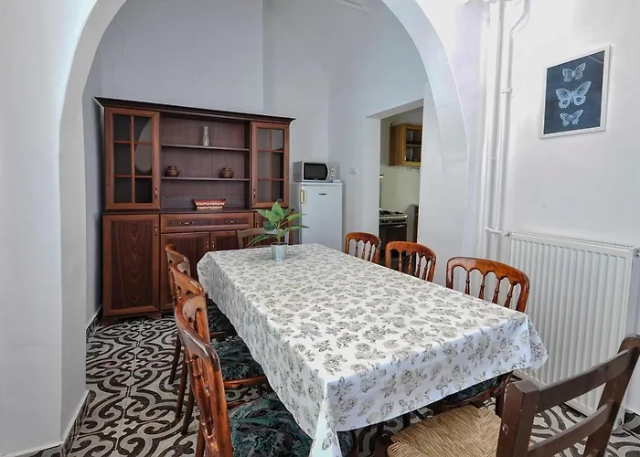 Demetrovics Udvarház *