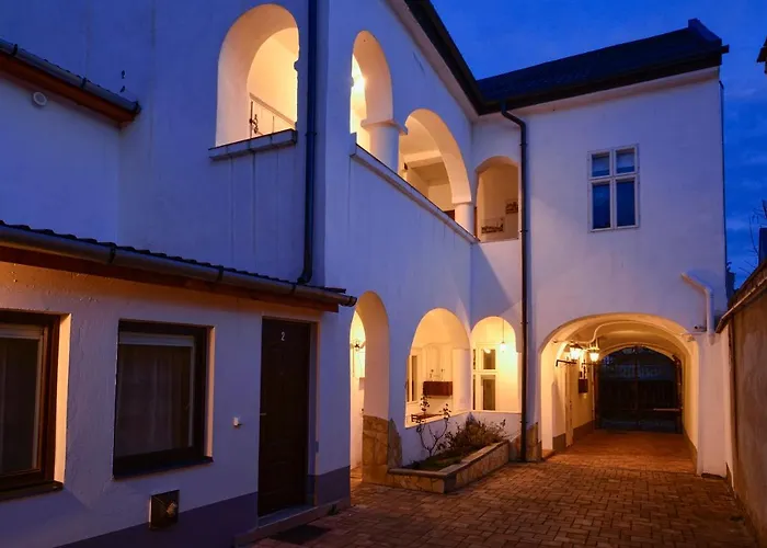 Demetrovics Udvarhaz Erlau